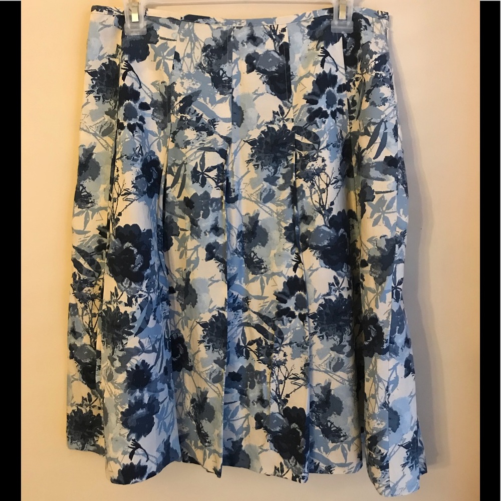 Ann Taylor Blue Flowered Pleated Fit  Flare Skirt